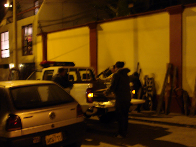 The friendly Policia Nacional with their brand new pick up!!! They brought everything to the gallery door,
helped us to unload the car, shook hands and kissed girl’s cheek and went back on their night patrol.