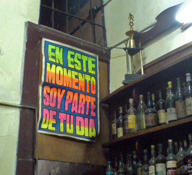 Barranco son dos pasos: Bodega “Juanito” para los sanduches y “Trapiche” para el “Arde Papi”.