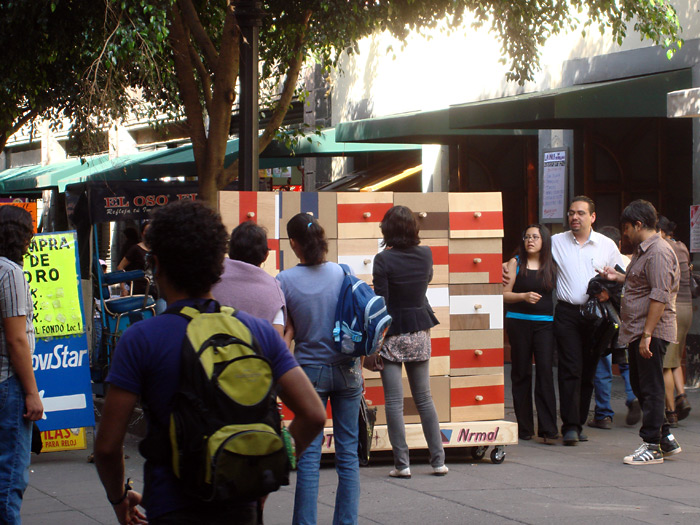 On Saturday we set the Autotono in Motolinia Street, a busy pedestrian street in the historic center of Mexico City.