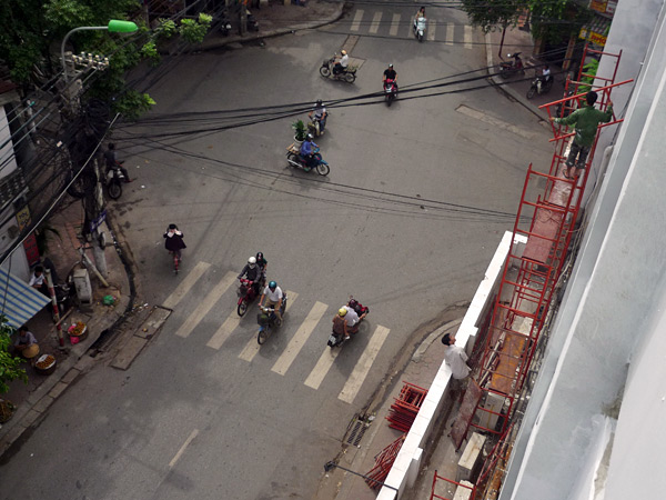 Duy and Nhi building the scaffolding